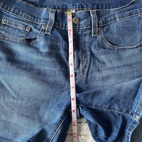 Levi's Low Rise Shorts - Picture 6 of 9